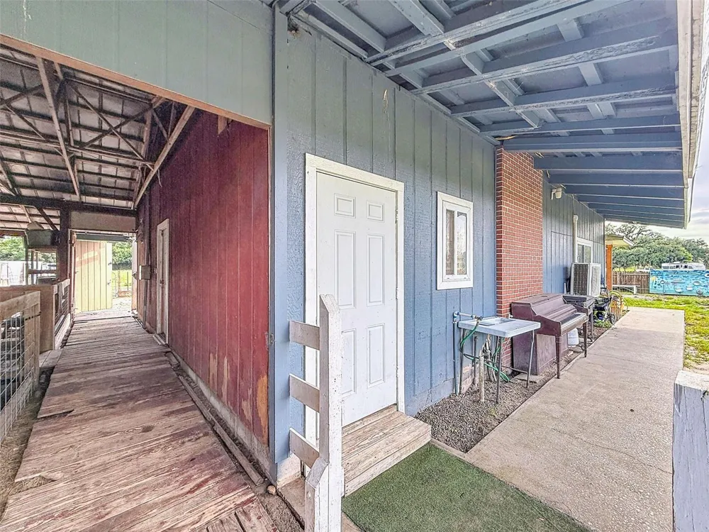 16736 POWERLINE ROAD Dade City, FL 33523