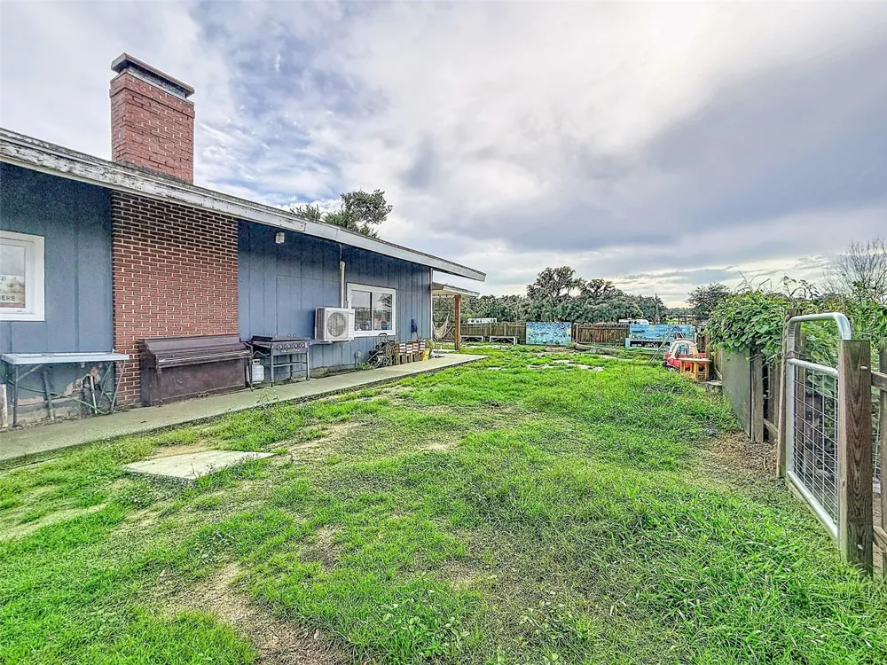 16736 POWERLINE ROAD Dade City, FL 33523