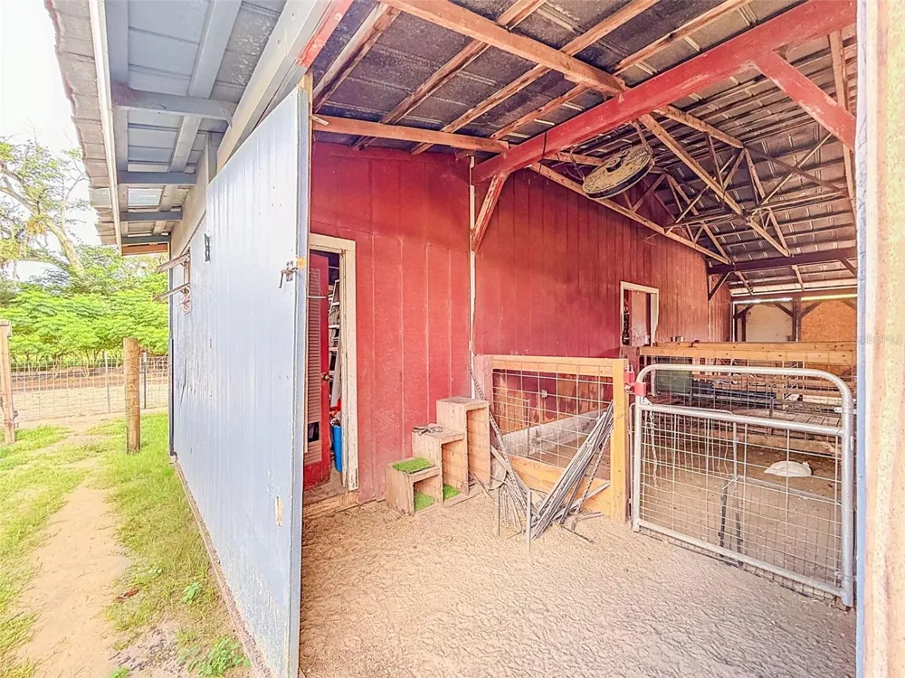 16736 POWERLINE ROAD Dade City, FL 33523