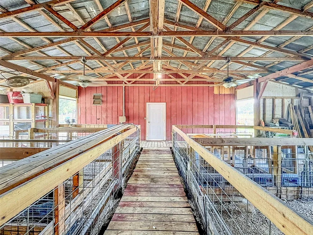 16736 POWERLINE ROAD Dade City, FL 33523