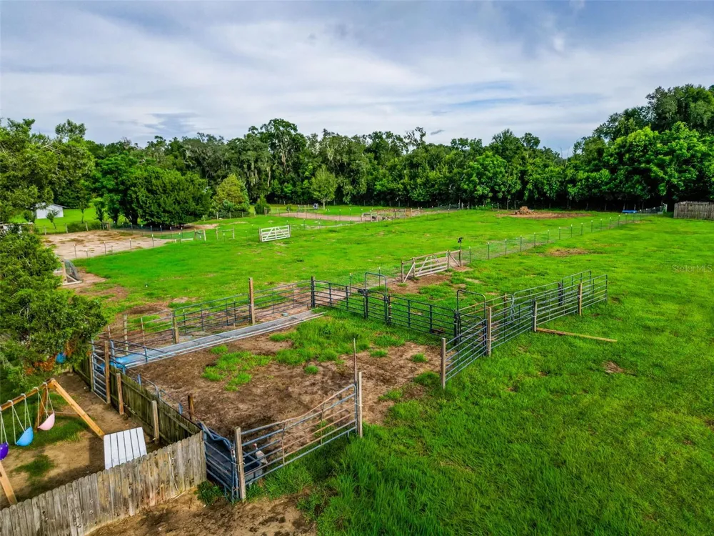 16736 POWERLINE ROAD Dade City, FL 33523