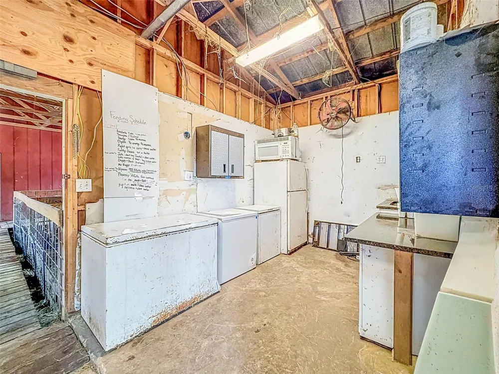 16736 POWERLINE ROAD Dade City, FL 33523