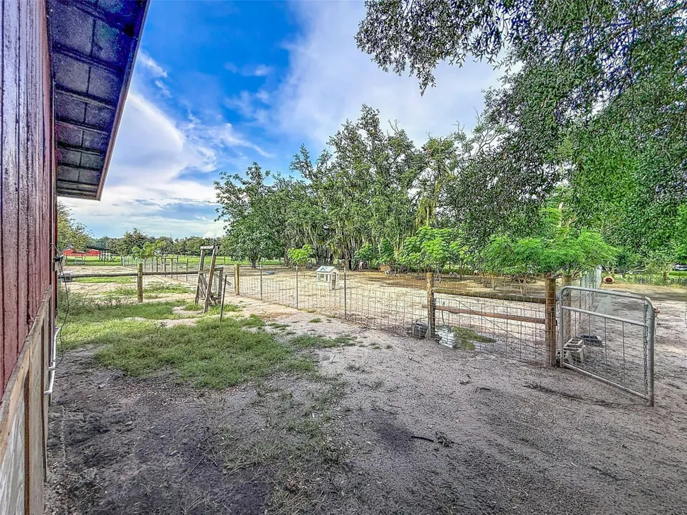 16736 POWERLINE ROAD Dade City, FL 33523