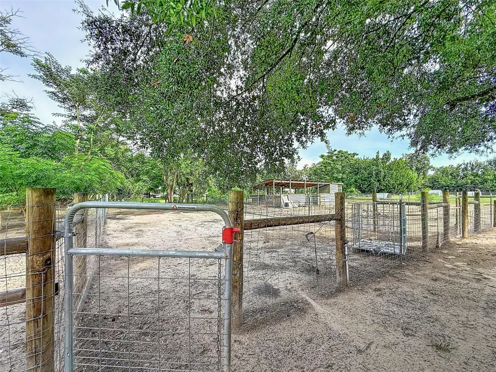 16736 POWERLINE ROAD Dade City, FL 33523