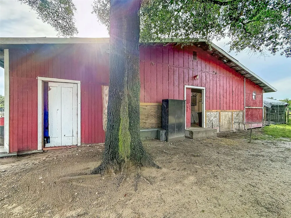 16736 POWERLINE ROAD Dade City, FL 33523