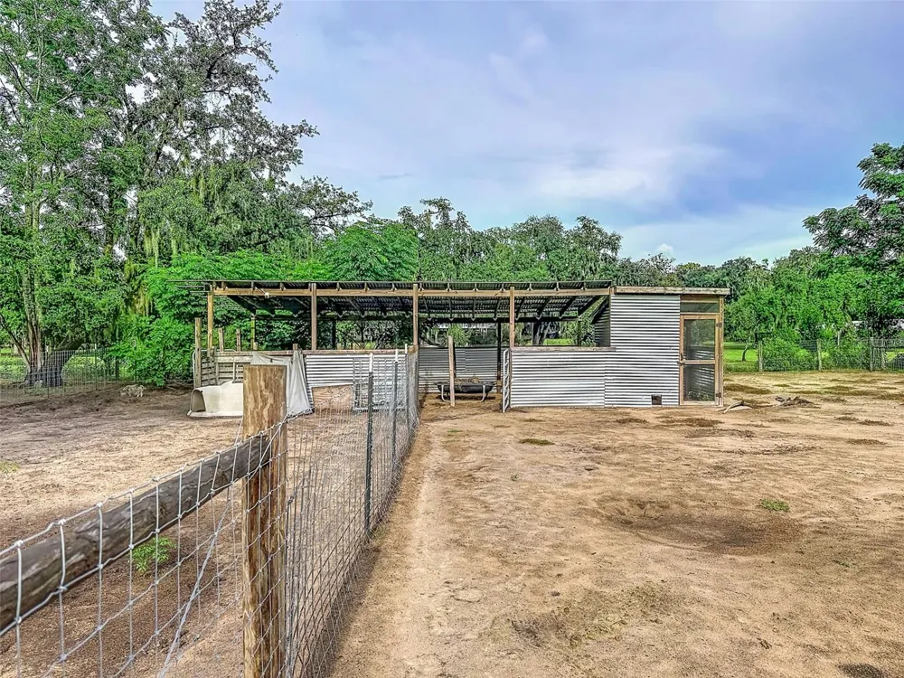 16736 POWERLINE ROAD Dade City, FL 33523