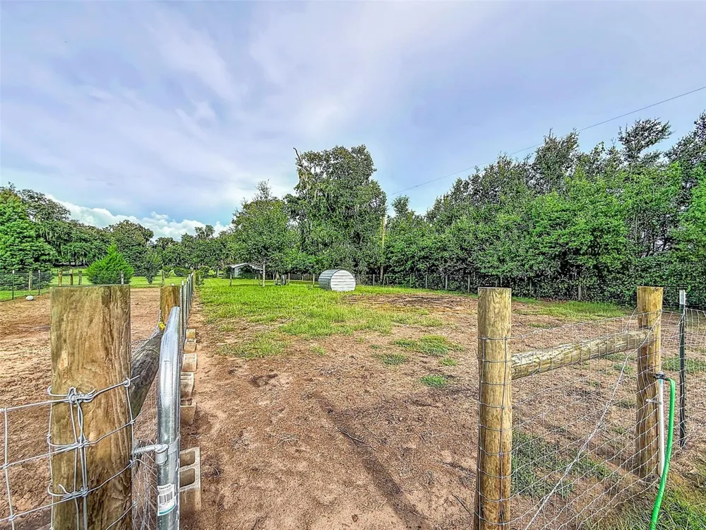16736 POWERLINE ROAD Dade City, FL 33523