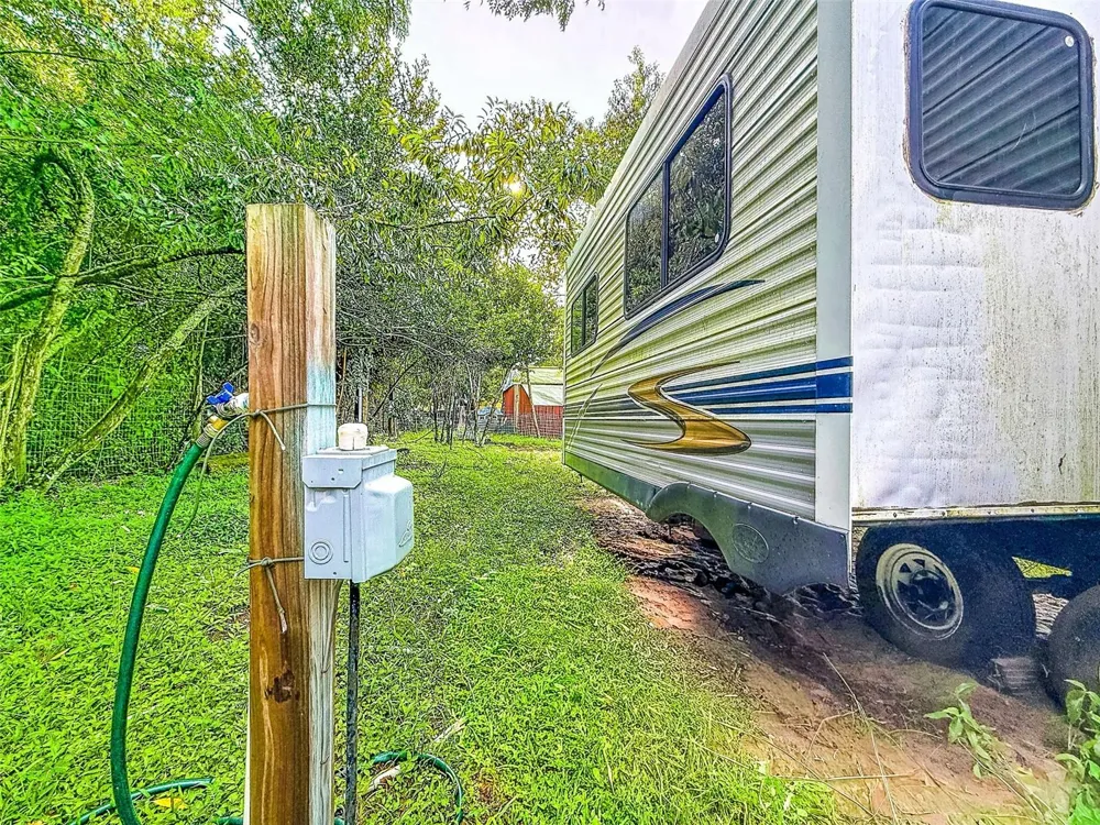 16736 POWERLINE ROAD Dade City, FL 33523