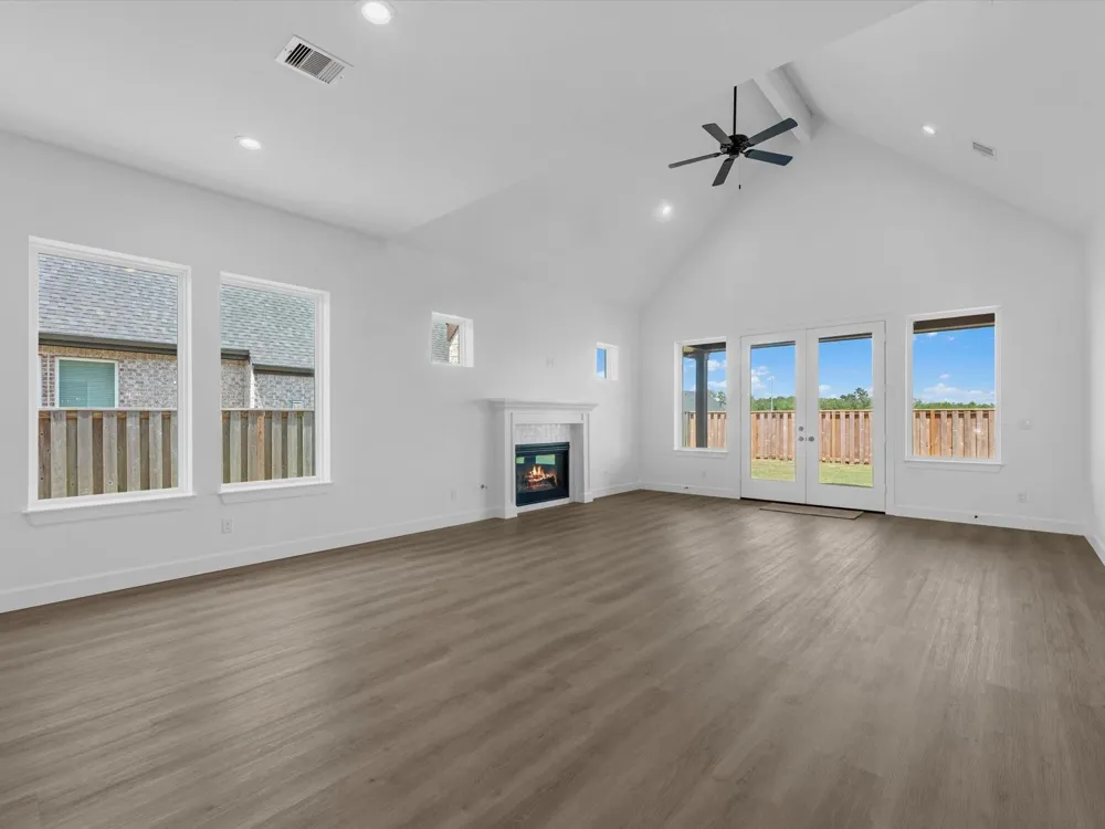 10006 Goliad Drive Mont Belvieu, TX 77523