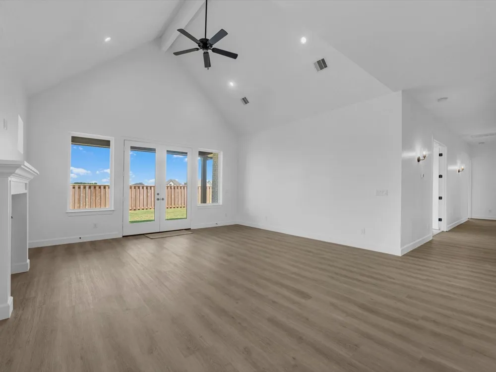 10006 Goliad Drive Mont Belvieu, TX 77523