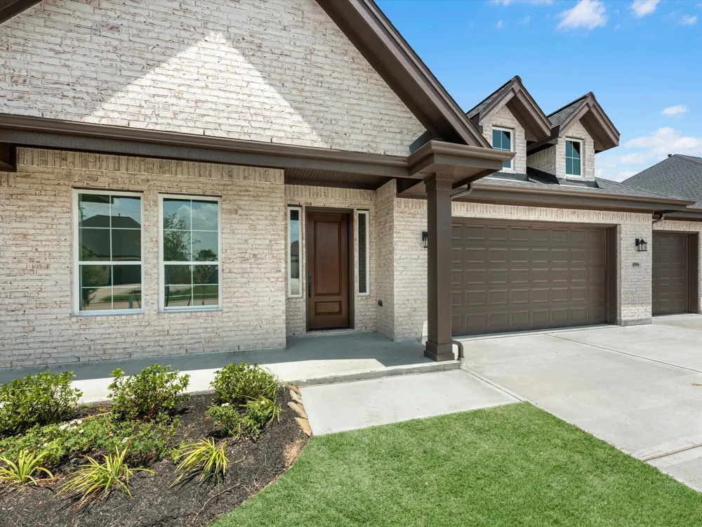10006 Goliad Drive Mont Belvieu, TX 77523