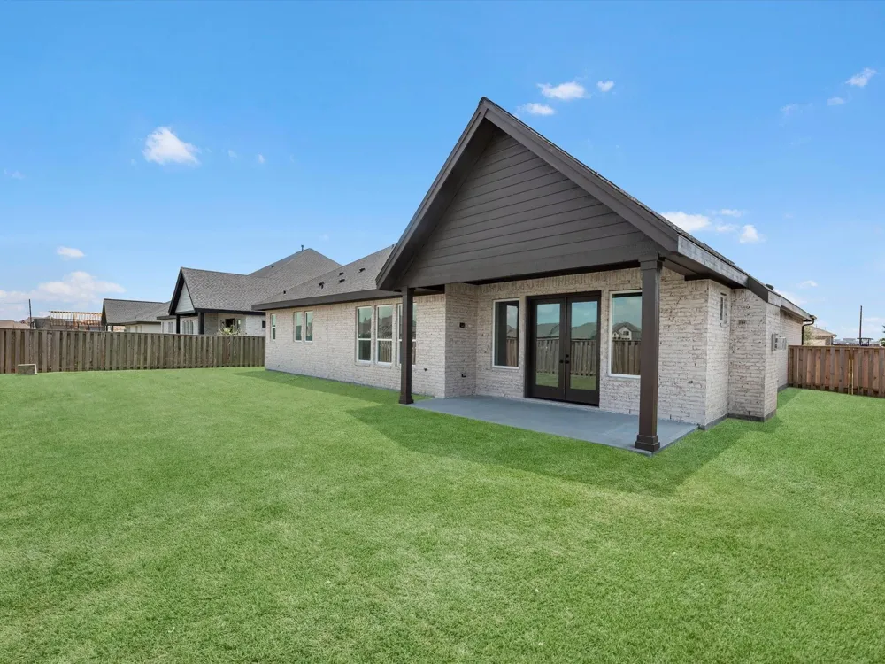 10006 Goliad Drive Mont Belvieu, TX 77523