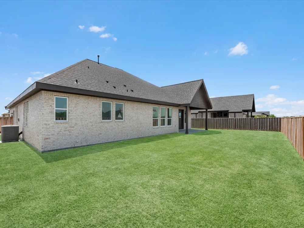10006 Goliad Drive Mont Belvieu, TX 77523