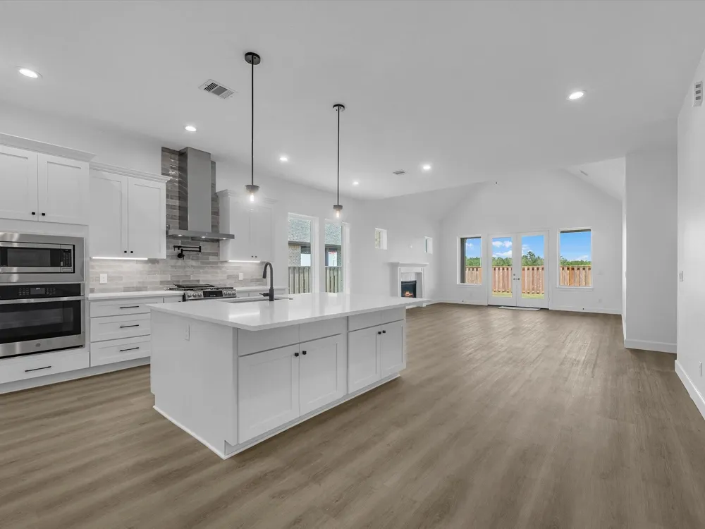 10006 Goliad Drive Mont Belvieu, TX 77523