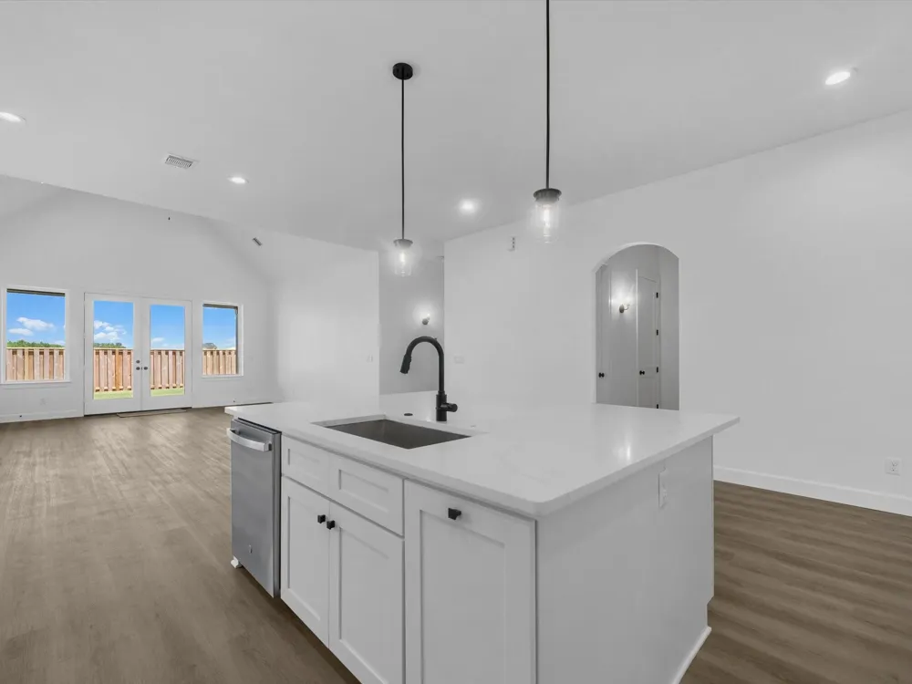 10006 Goliad Drive Mont Belvieu, TX 77523