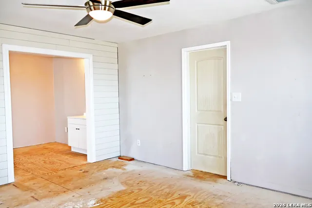 345 32ND ST E Lakehills, TX 78063