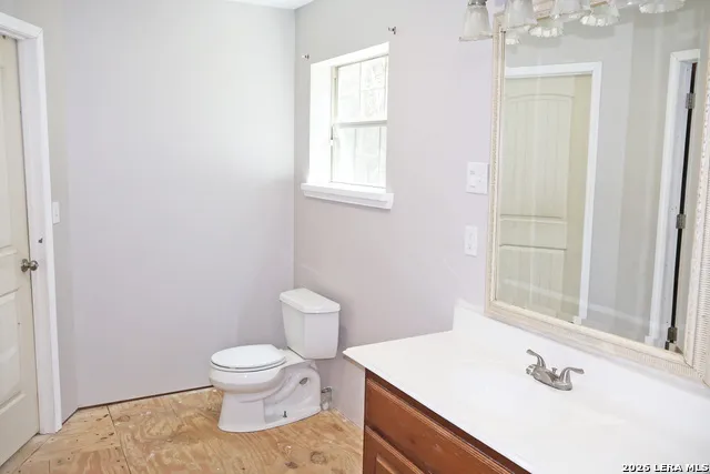 345 32ND ST E Lakehills, TX 78063