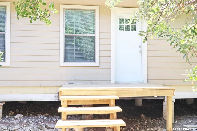 345 32ND ST E Lakehills, TX 78063