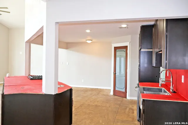 345 32ND ST E Lakehills, TX 78063