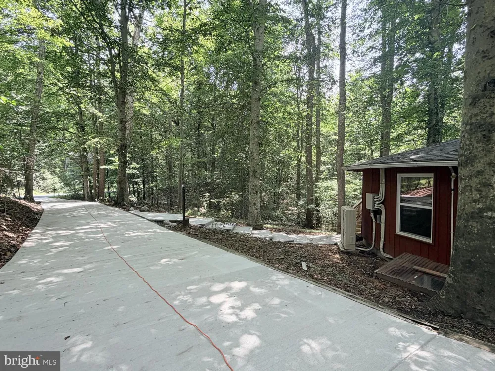 8133 COUNSELOR ROAD Manassas, VA 20112