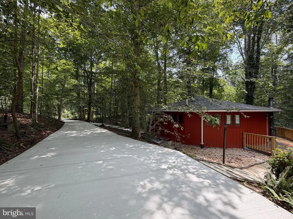 8133 COUNSELOR ROAD Manassas, VA 20112