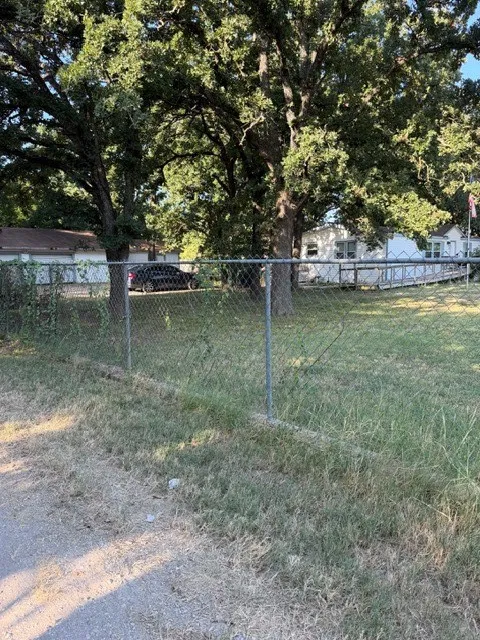 4004 Curry Road #A Arlington, TX 76001