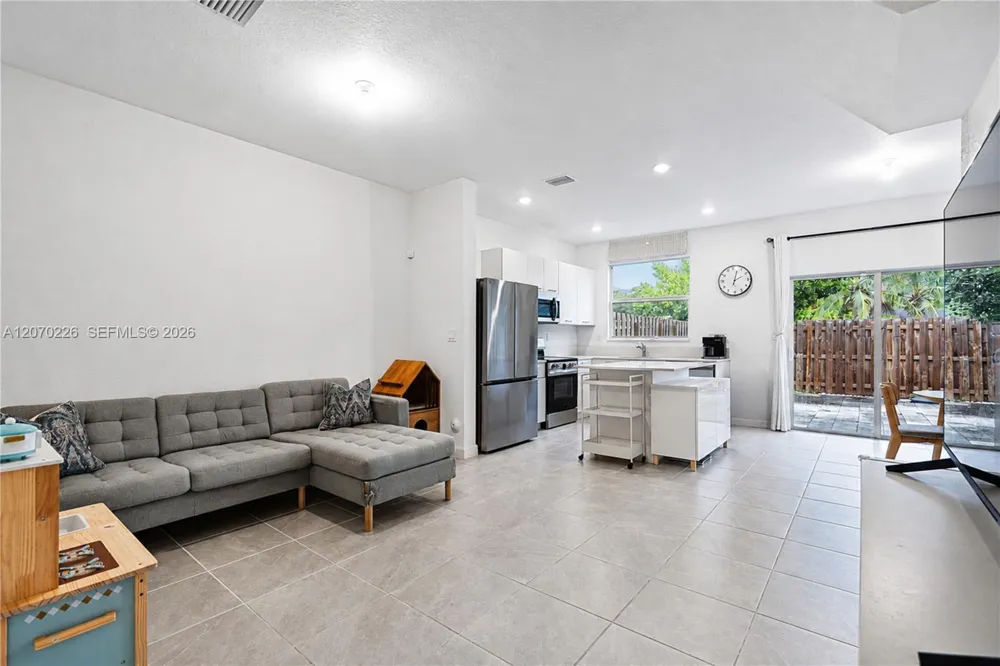12218 NW 24th Pl Miami, FL 33167