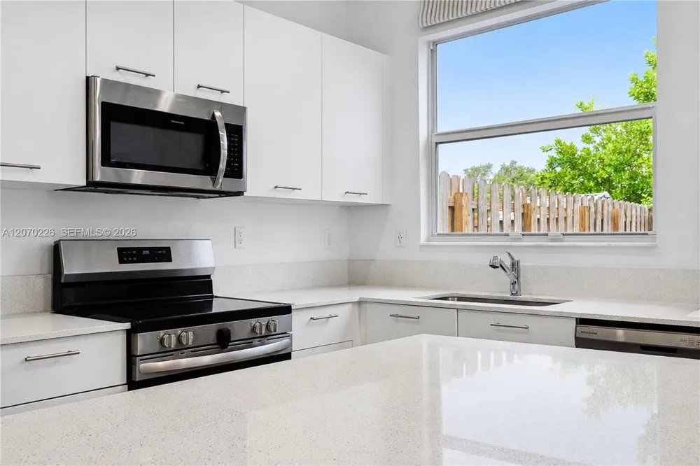 12218 NW 24th Pl Miami, FL 33167