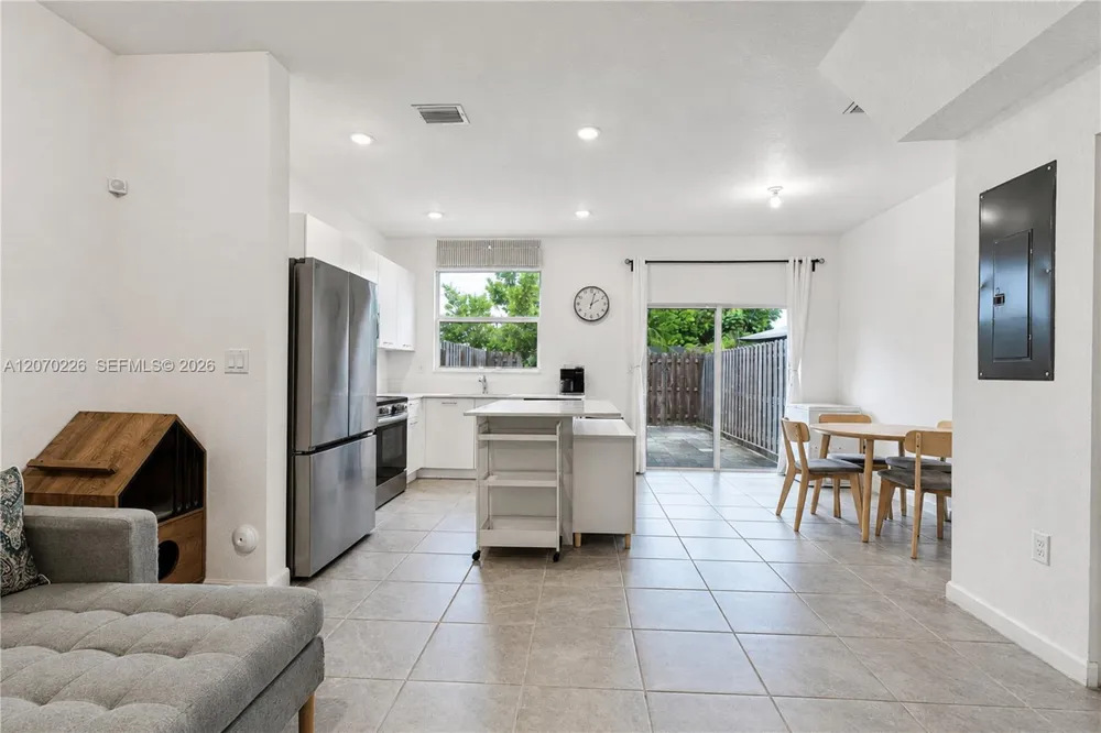 12218 NW 24th Pl Miami, FL 33167