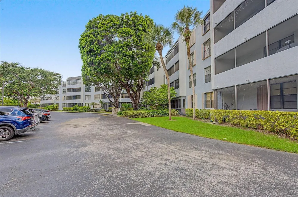 10852 Kendall Dr #314 Miami, FL 33176