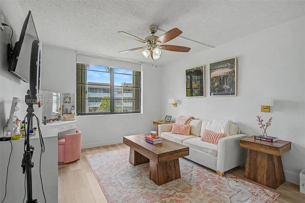 10852 Kendall Dr #314 Miami, FL 33176