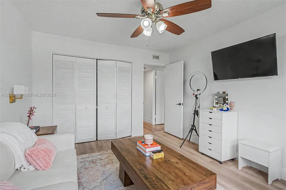 10852 Kendall Dr #314 Miami, FL 33176
