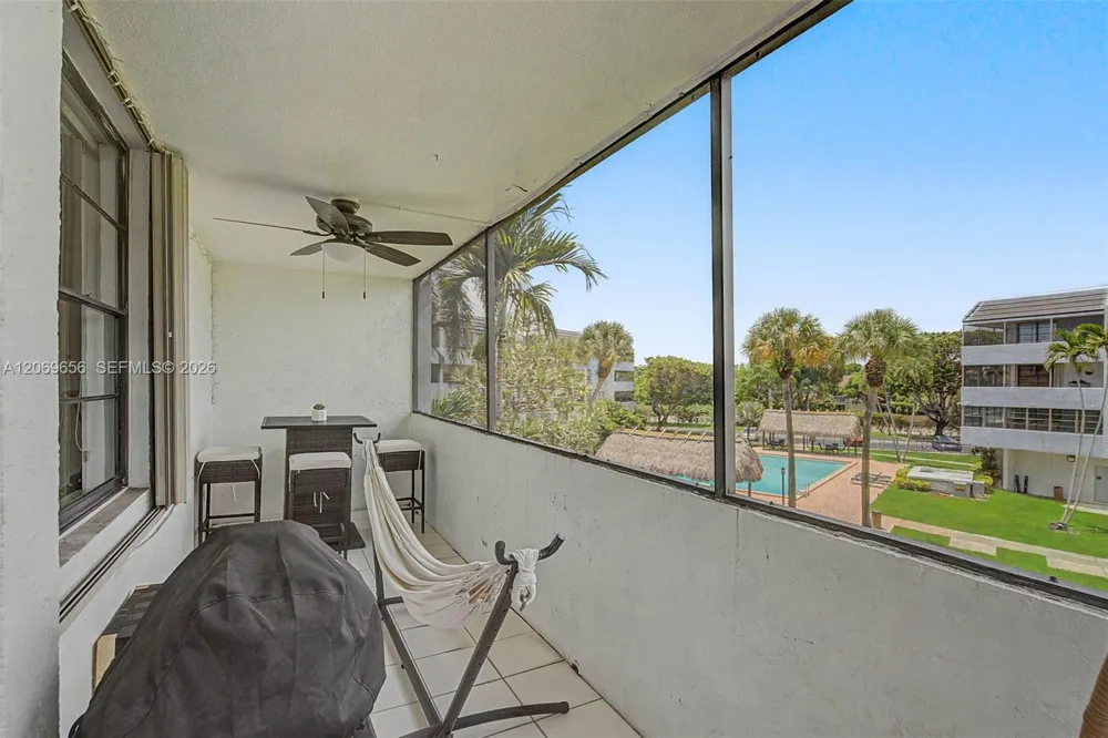 10852 Kendall Dr #314 Miami, FL 33176