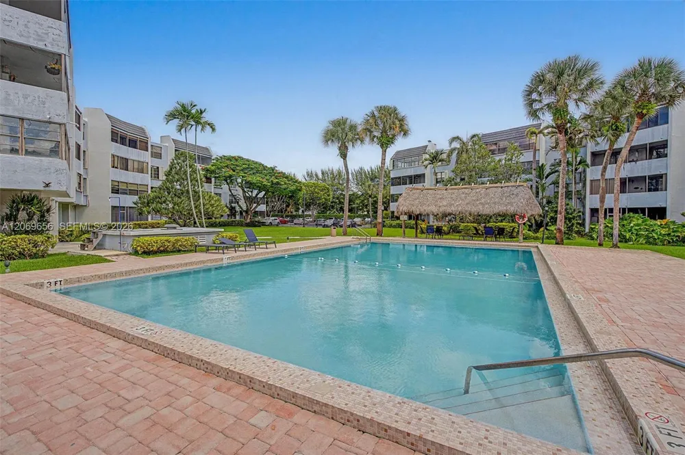 10852 Kendall Dr #314 Miami, FL 33176