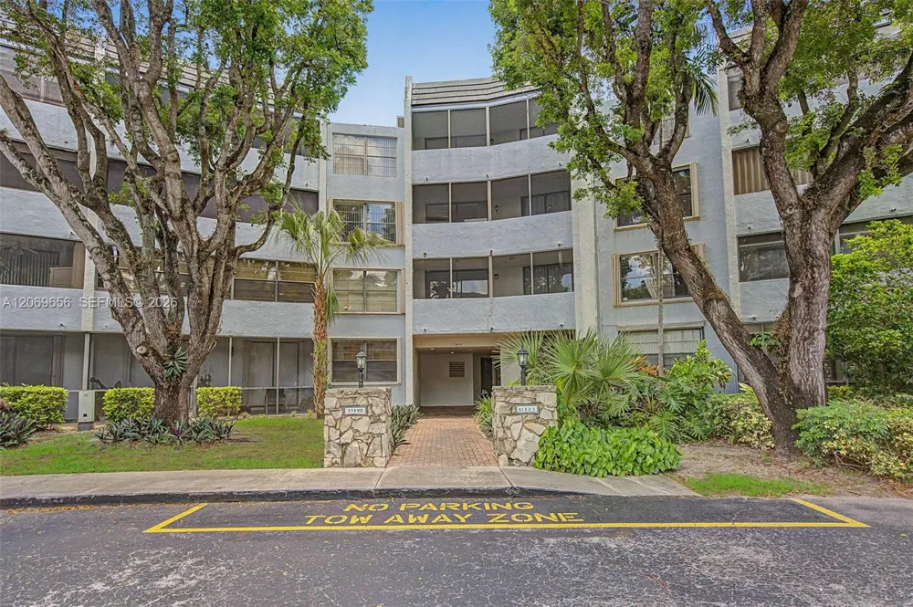 10852 Kendall Dr #314 Miami, FL 33176