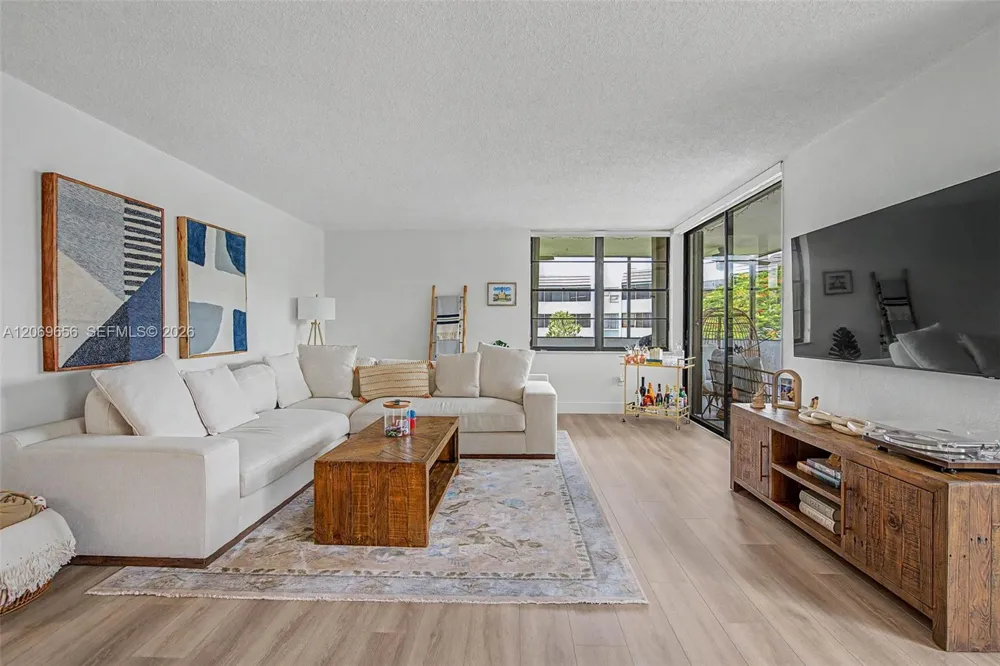 10852 Kendall Dr #314 Miami, FL 33176