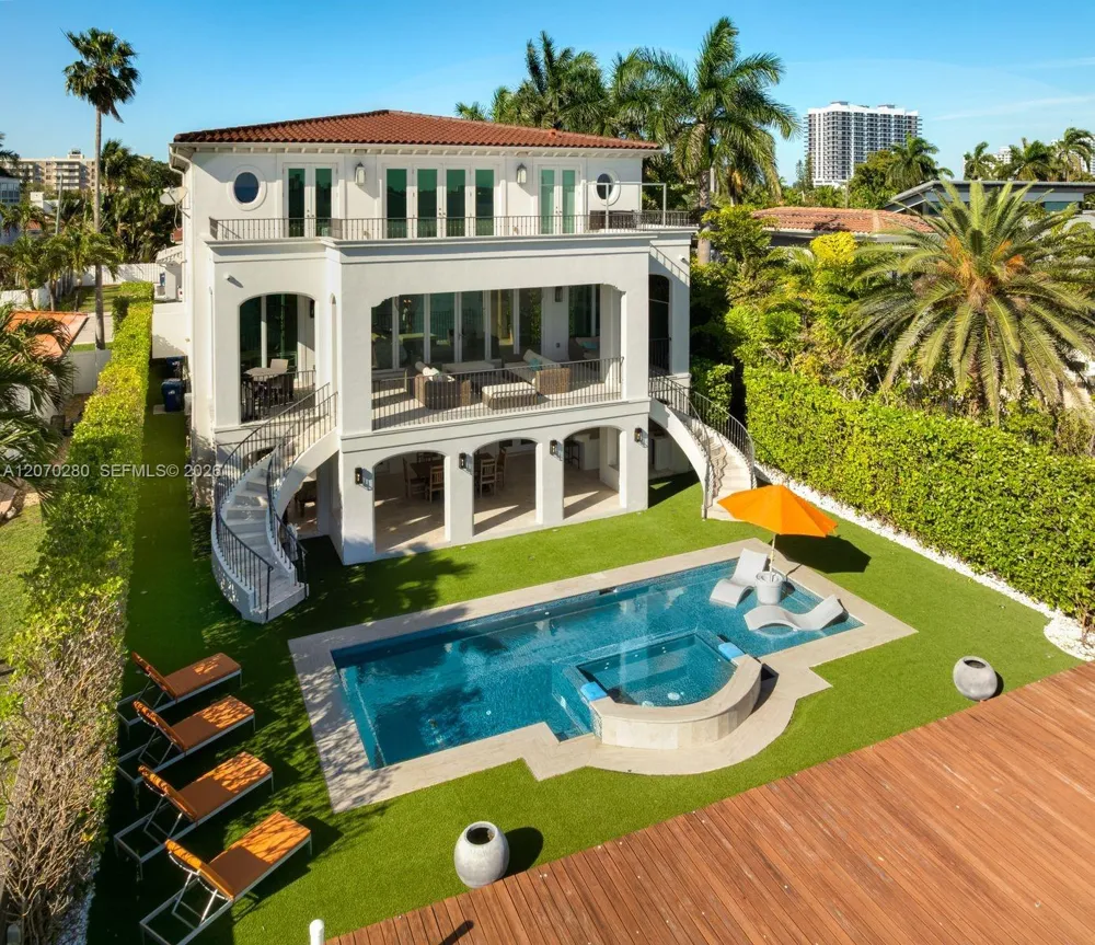1460 S Treasure Dr North Bay Village, FL 33141