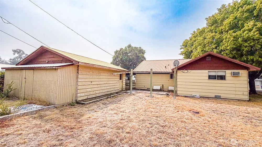 1123 Central Avenue Oroville, WA 98844