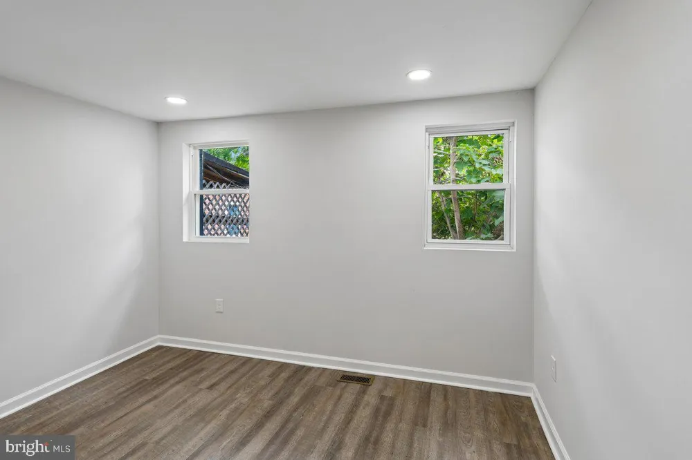 2615 MONUMENT ST Baltimore, MD 21205