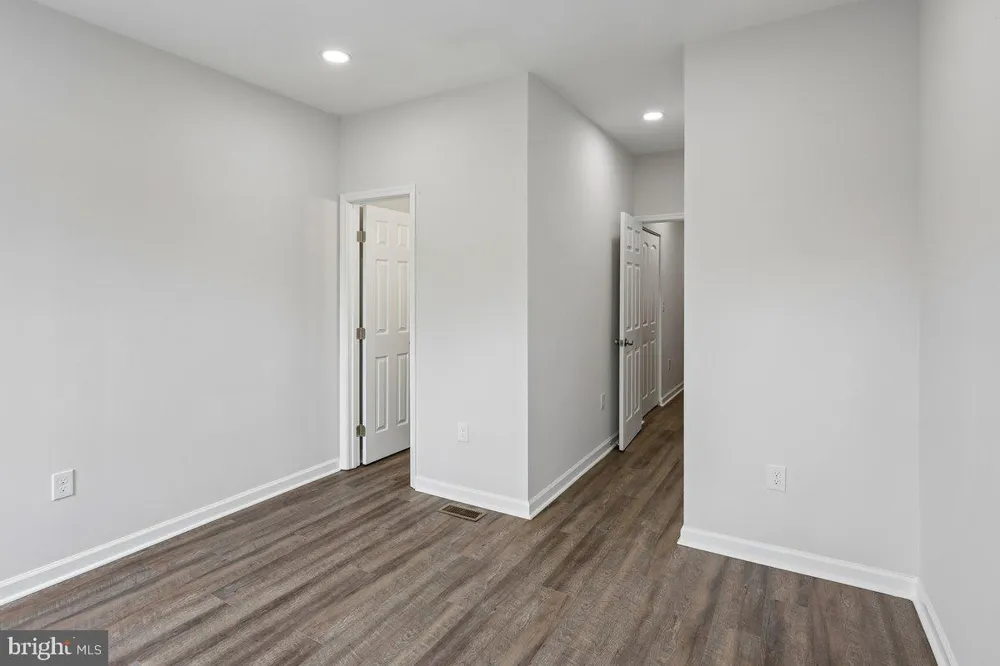 2615 MONUMENT ST Baltimore, MD 21205