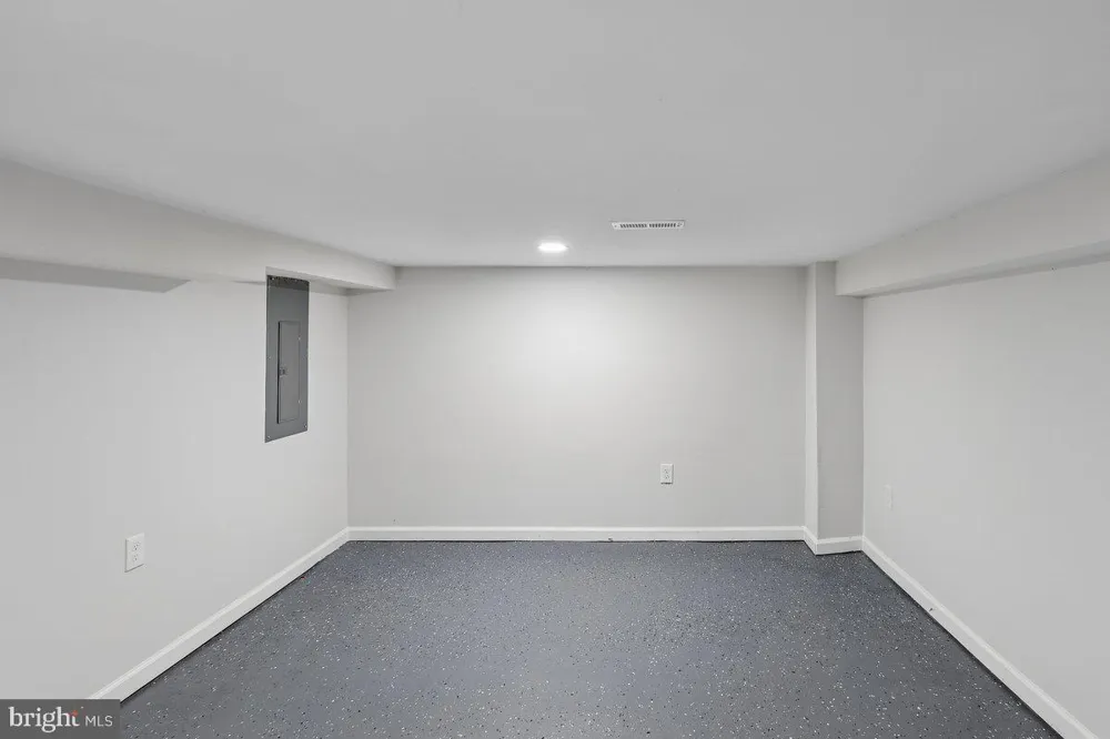 2615 MONUMENT ST Baltimore, MD 21205