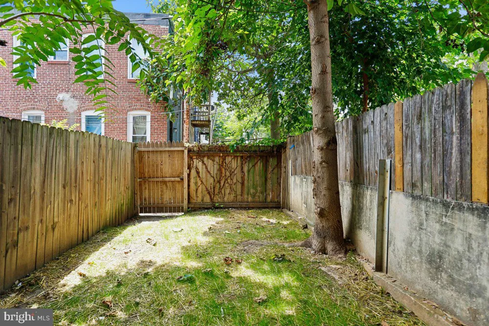 2615 MONUMENT ST Baltimore, MD 21205