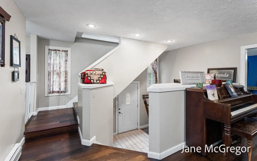 13727 Cleveland Street Nunica, MI 49448