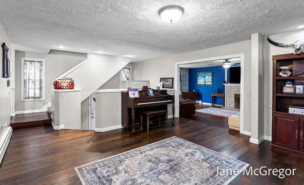 13727 Cleveland Street Nunica, MI 49448
