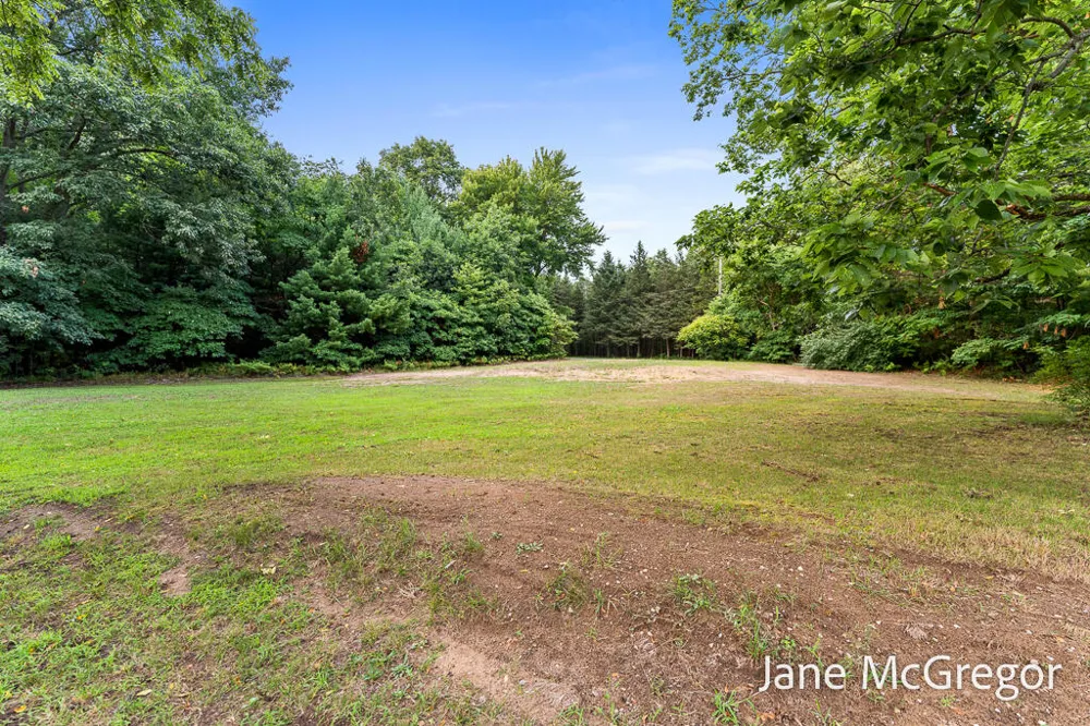 13727 Cleveland Street Nunica, MI 49448