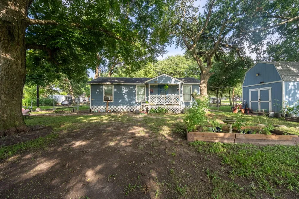 2308 Avenue L Bay City, TX 77414