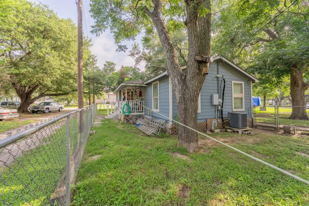 2308 Avenue L Bay City, TX 77414