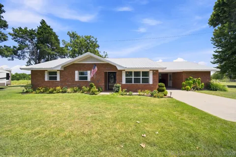 200 W Cuneo Place
