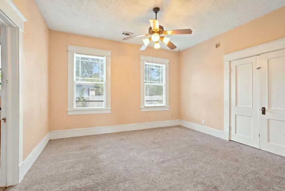 105 League Street Cleveland, TX 77327