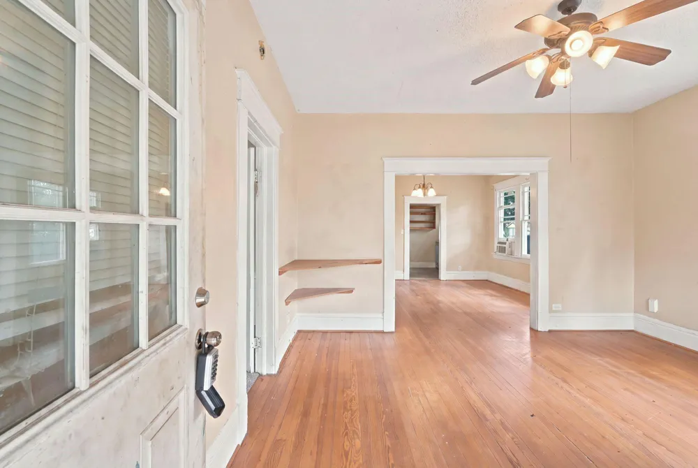 105 League Street Cleveland, TX 77327